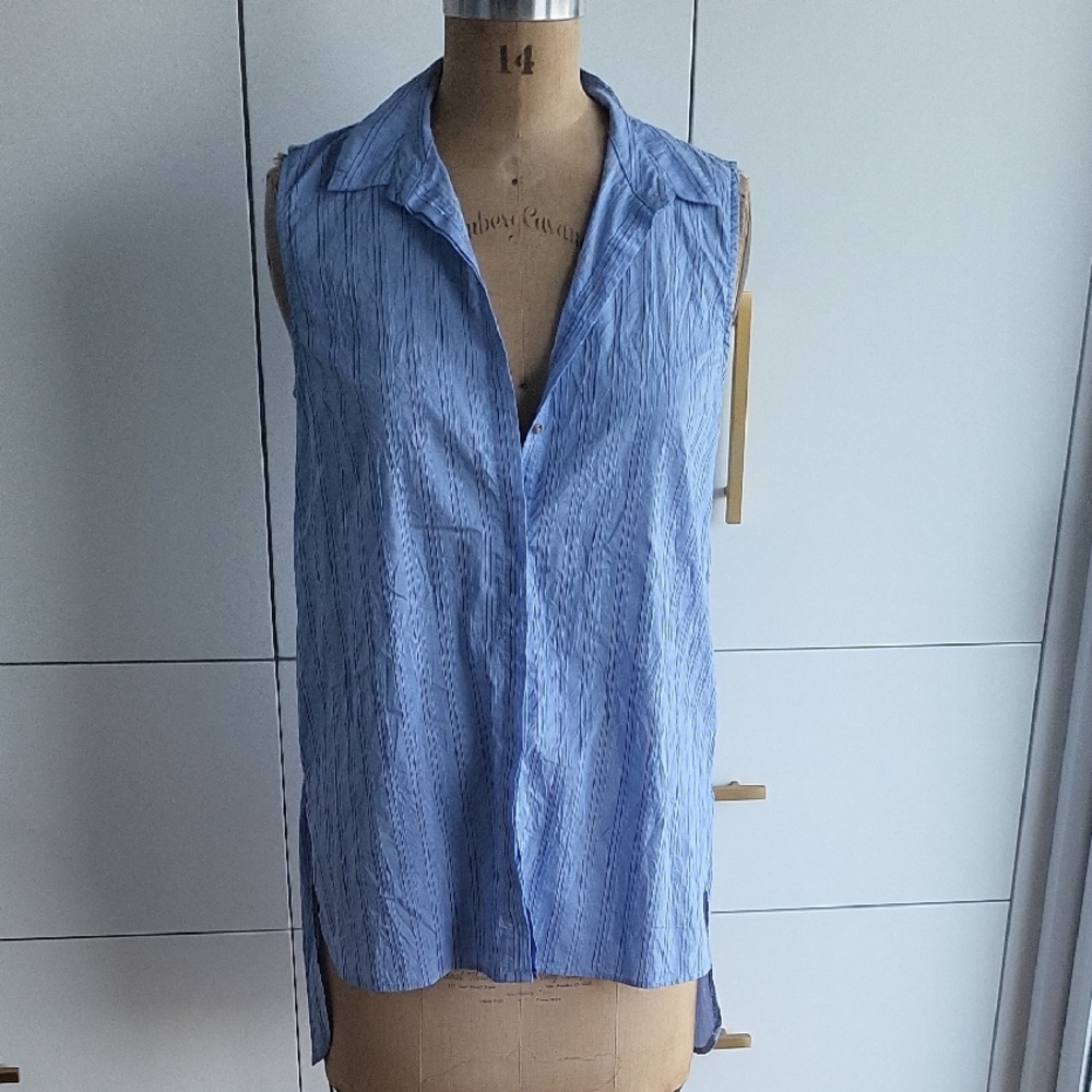 Elizabeth and James Sleeveless Blue Blouse Size Small